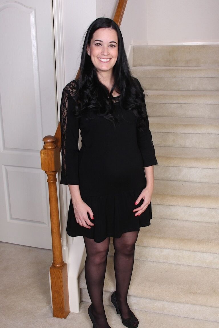 15P Dark haired amateur Nyla Parker decides the time is ripe to pose in the nude