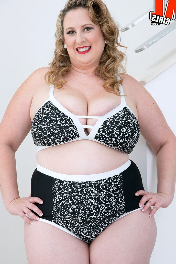16P BBW Amiee Roberts uncups her huge breasts in panties that match her brassiere