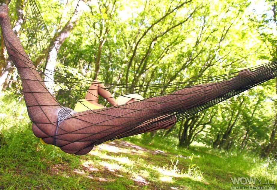 12P Pernas longas e pés graciosos em meia-calça sexy de leopardo