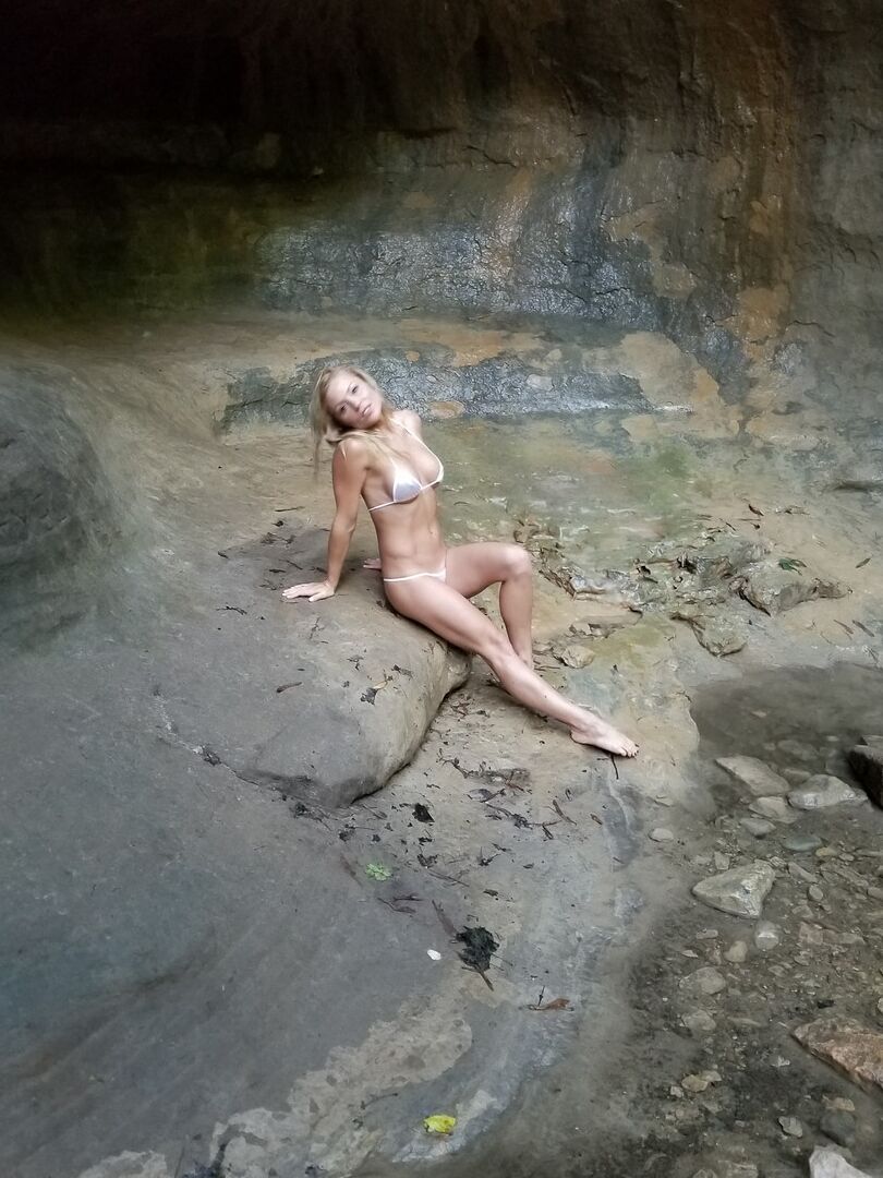 15P Blond amateur Meet Madden strikes hot solo poses in a bikini after backpacking