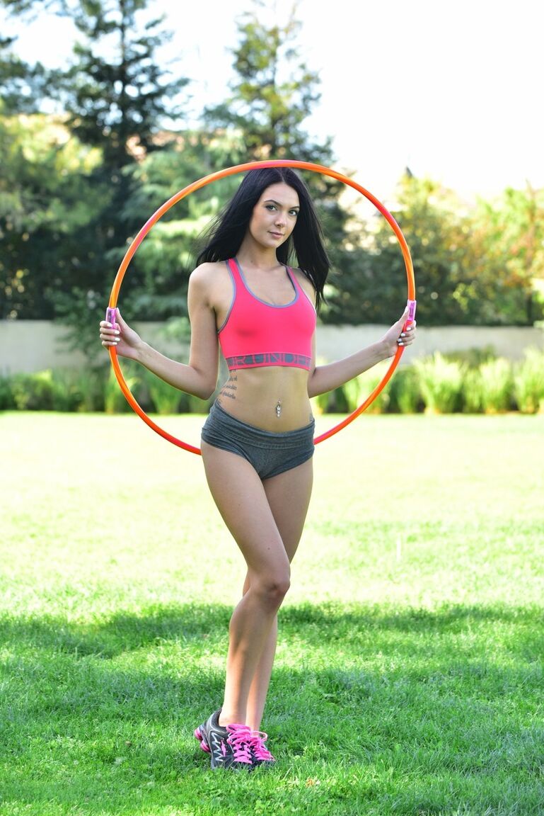 21P A gata sexy Marley exibe seu corpo atlético