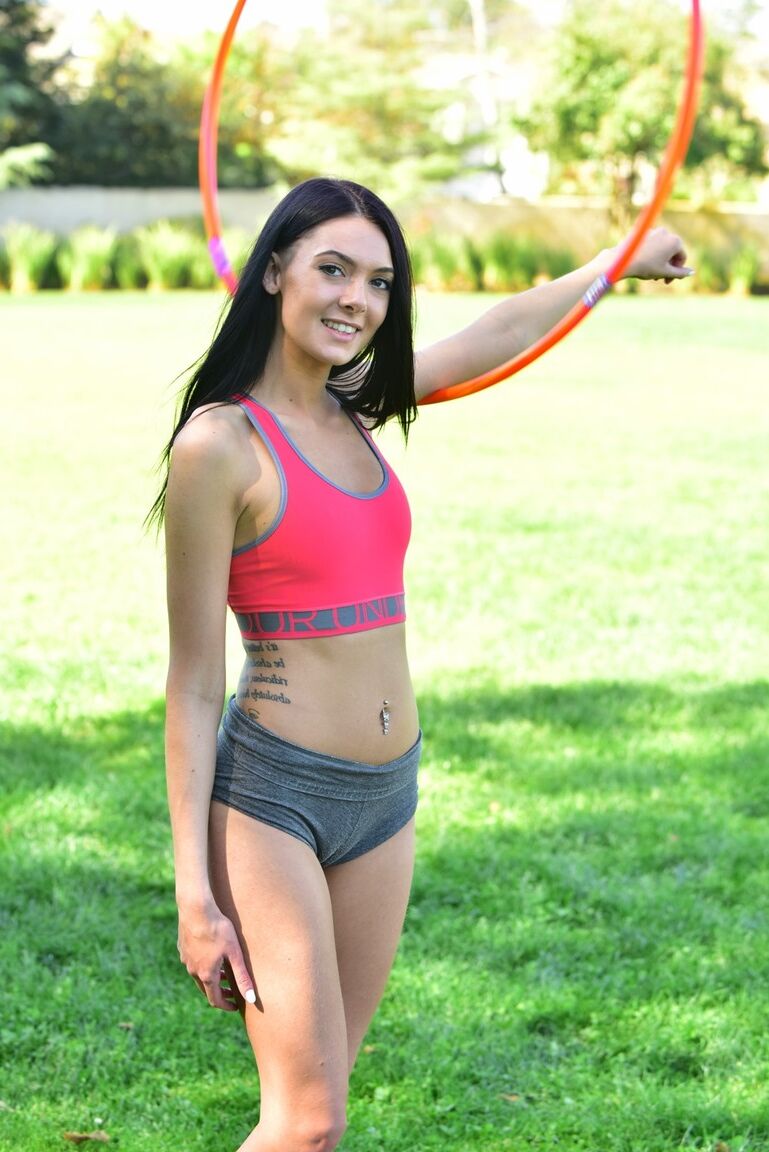 21P A gata sexy Marley exibe seu corpo atlético