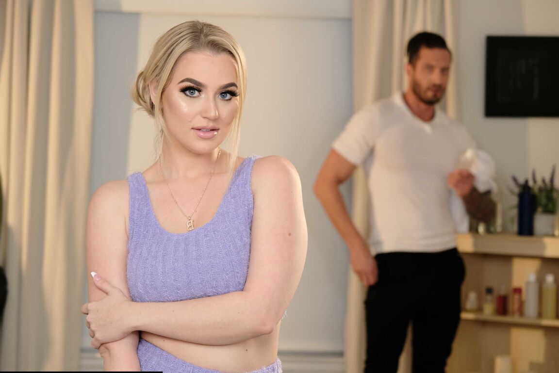 21P Teen Blake Blossom lässt sich ihre großen Titten einölen