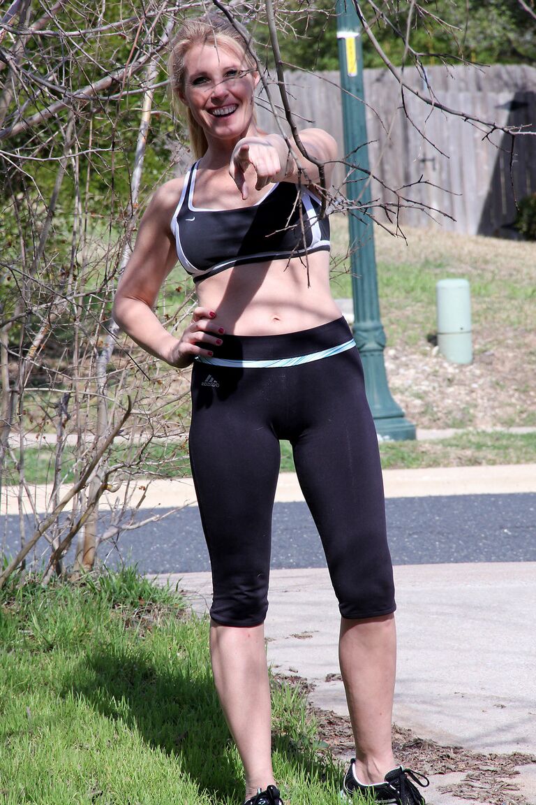 21P Fit mature ginger Gail displaying her meaty shaved clit at the gym
