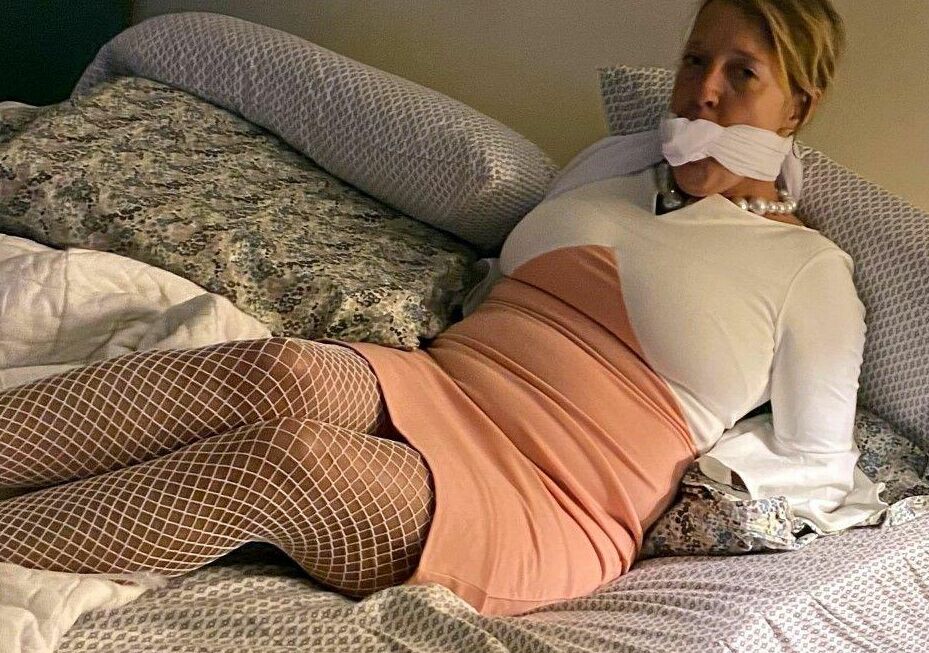 13P Amateur lady Meyer is gagged and restrained in various locations at home