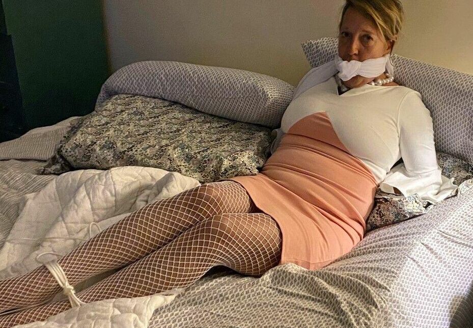 13P Amateur lady Meyer is gagged and restrained in various locations at home