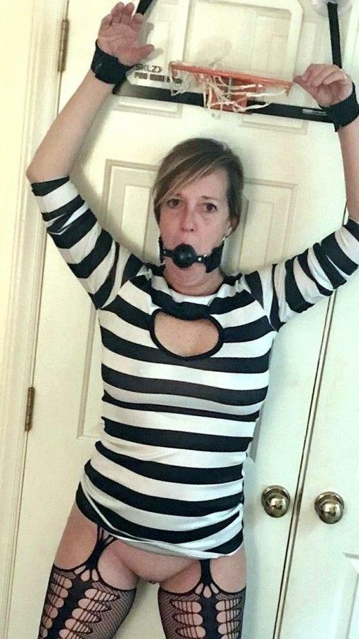 13P Amateur lady Meyer is gagged and restrained in various locations at home