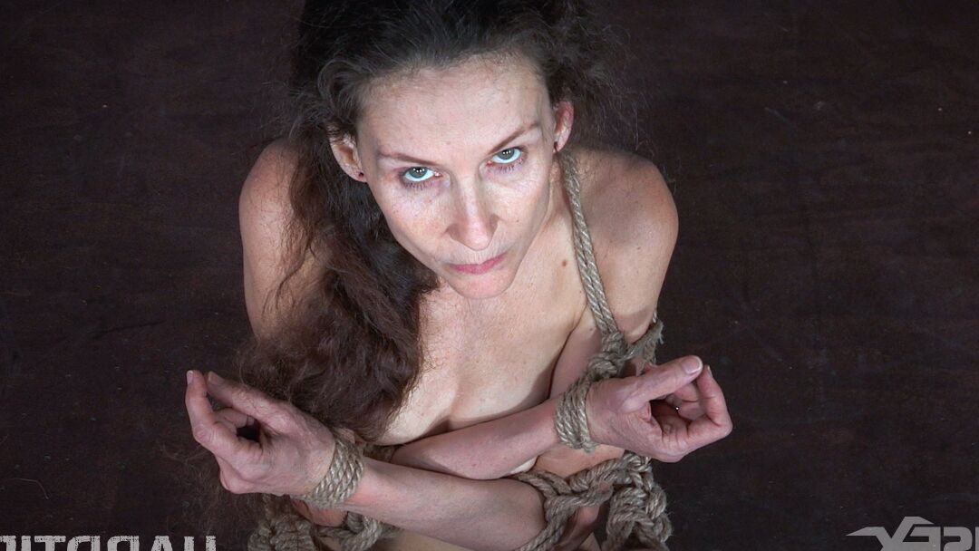 14P Mature pain slut Paintoy Emma eventually lets out a blood curdling scream