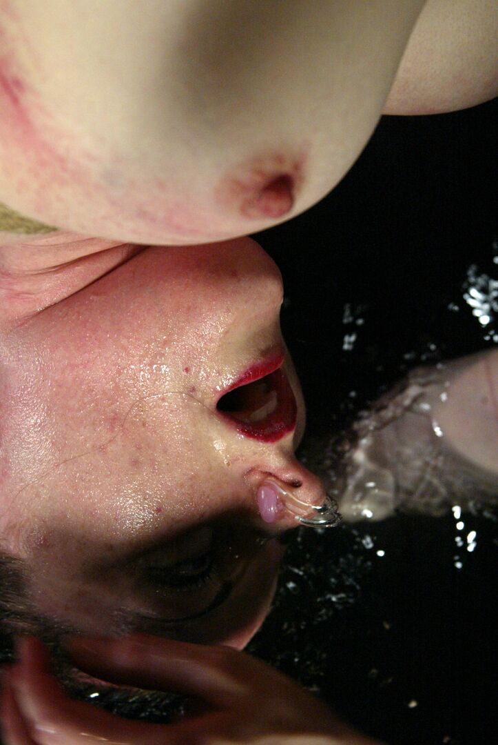 21P Esclavitud del agua Caroline Pierce, Claire Adams