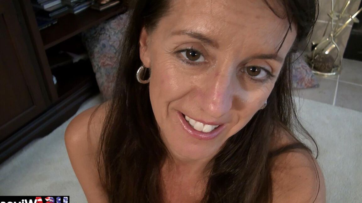 16P Usa Wives Granny alone with vibratory