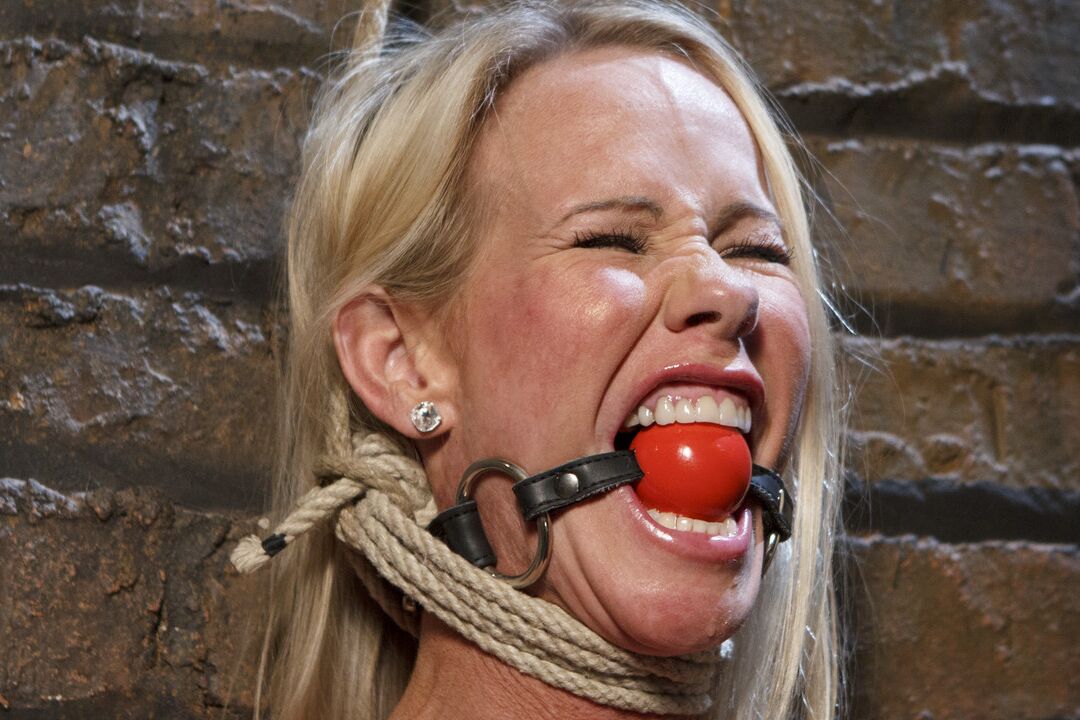 21P Sadistic Rope Simone Sonay