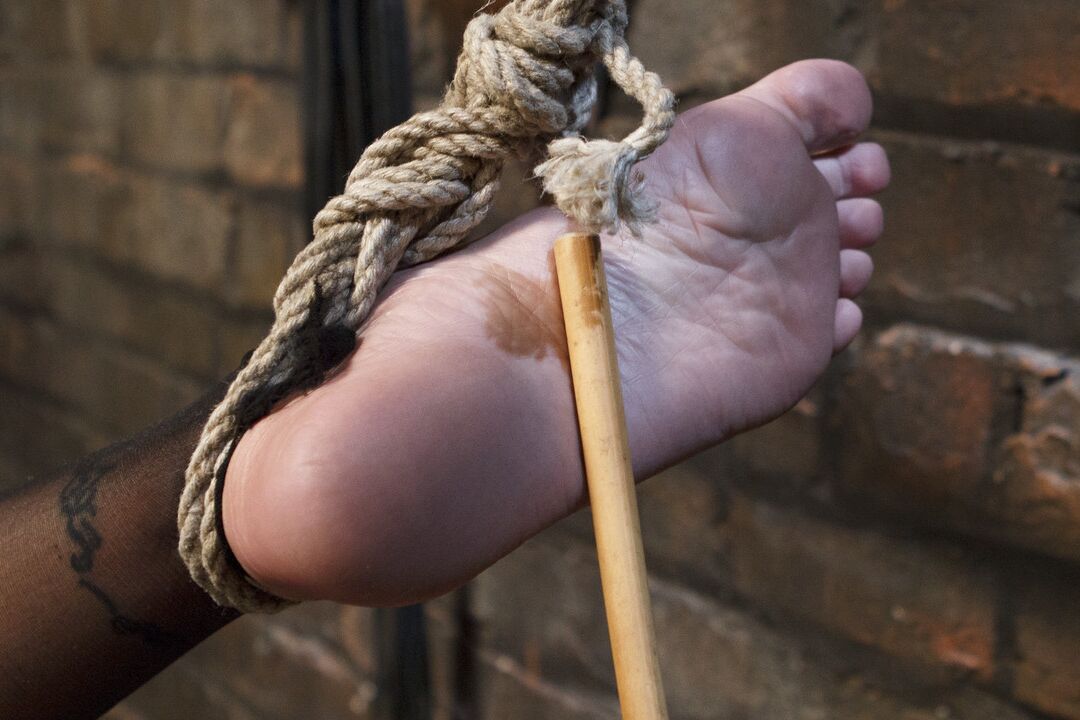21P Sadistic Rope Simone Sonay