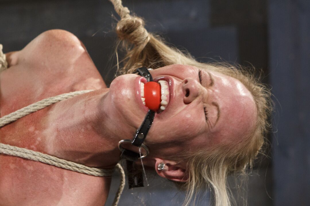 21P Sadistic Rope Simone Sonay