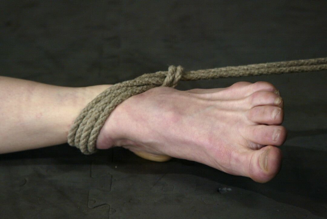 21P Hogtied Sye Rena