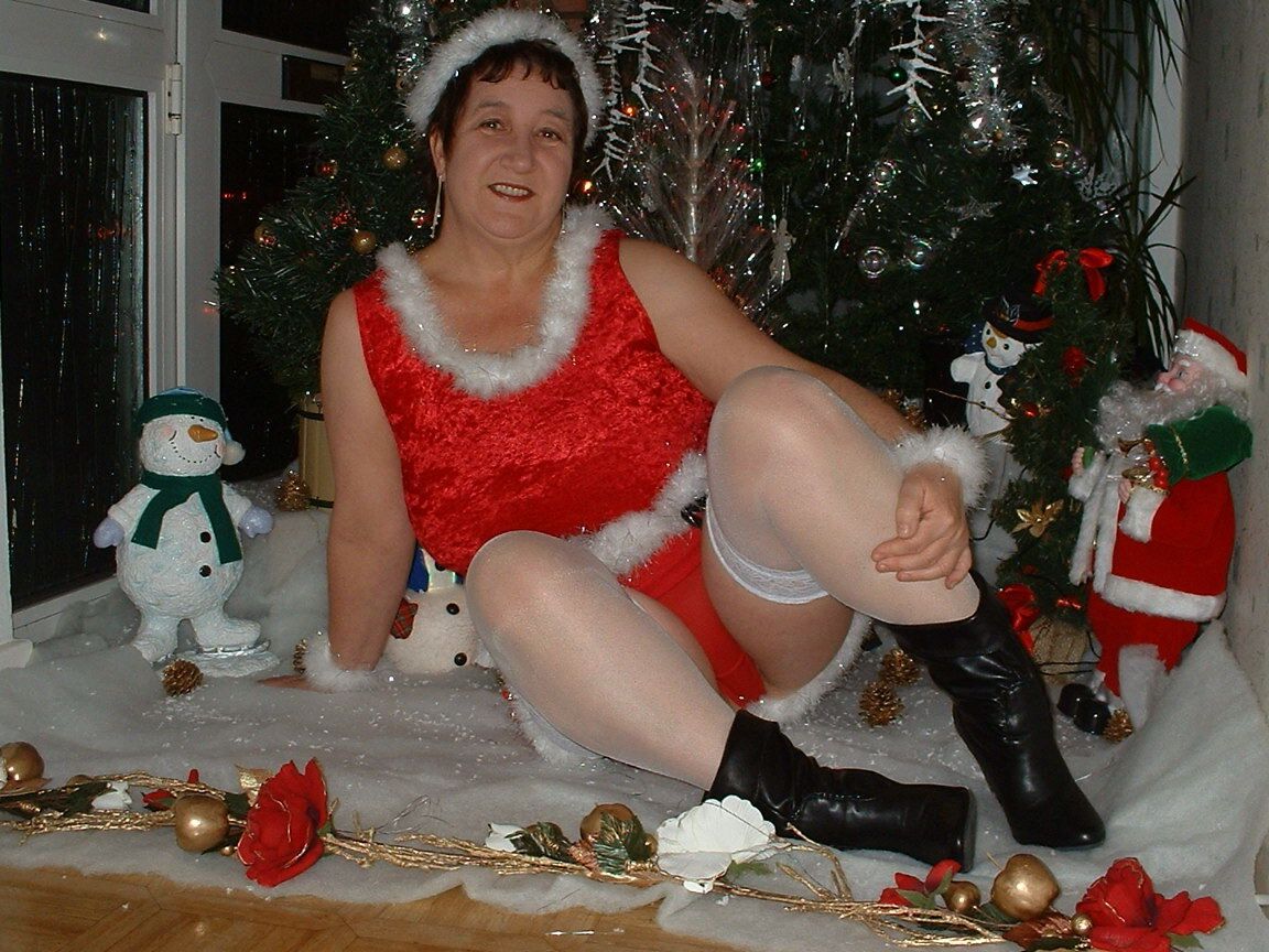16P Mature redhead Kinky Carol uncovers her large breasts in front of an Xmas tree