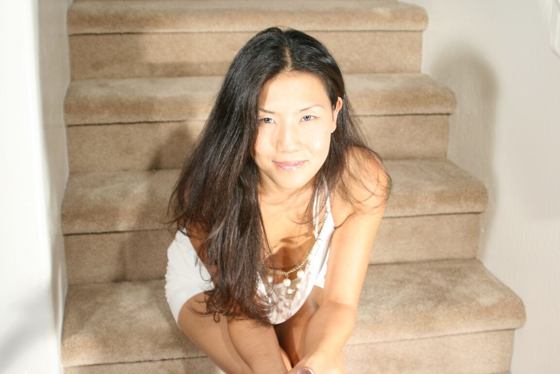 17P Maduro amador Michiko chupa seu vibrador de vidro