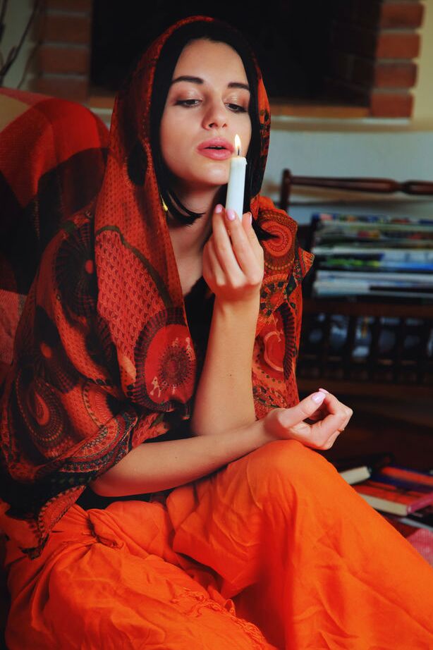 12P Sultana evokes a sultry seductress with lusty appeal and hypnotizing gaze