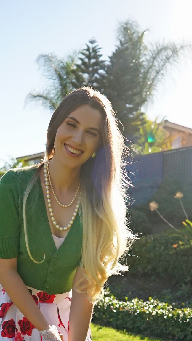 17P Niki Snow, une golfeuse chic, se fait pilonner la chatte serrée et humide en gros plan