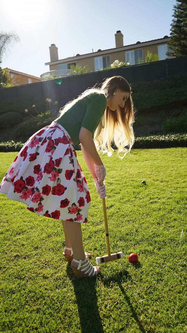 17P Niki Snow, une golfeuse chic, se fait pilonner la chatte serrée et humide en gros plan