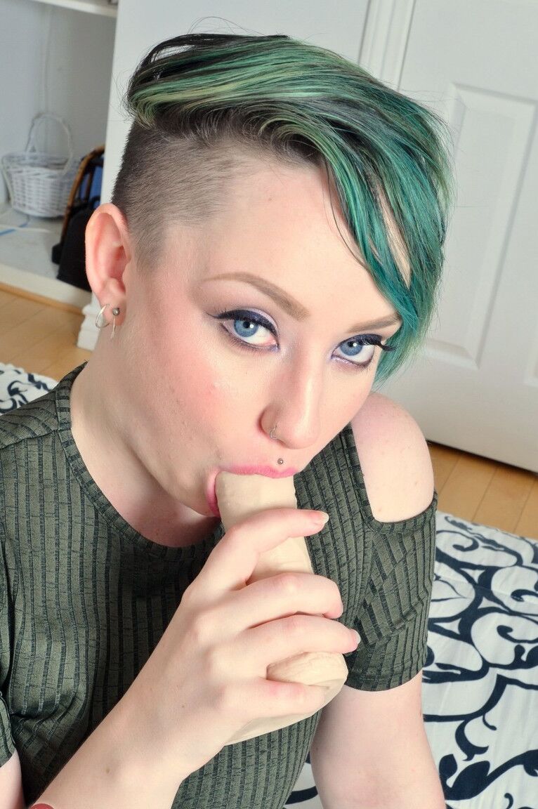 21P Green haired emo Blath fills her pink cunt with a rubber dildo on a bed