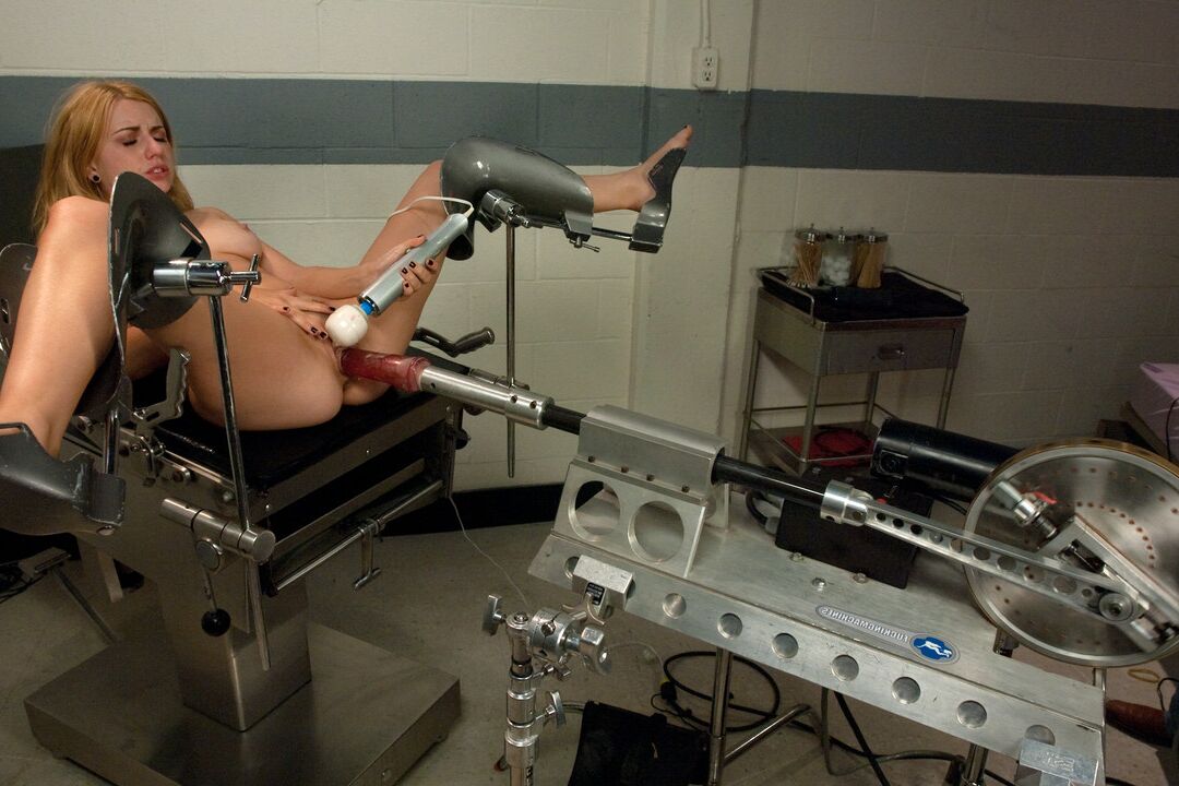 21P Fucking Machines Lexi Belle