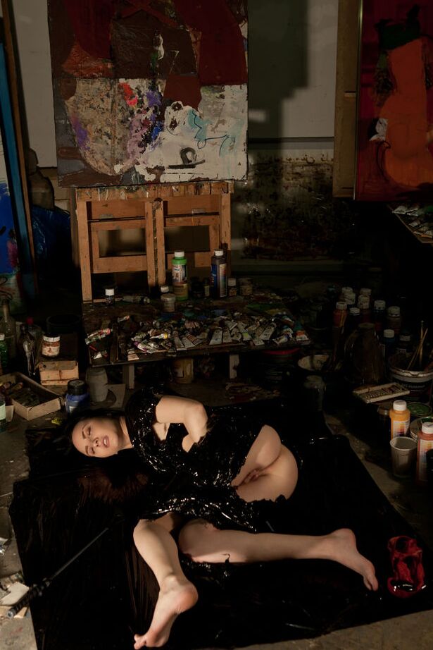 16P Zara D sank down onto the floor among the paint tubes, fingers pumping in her