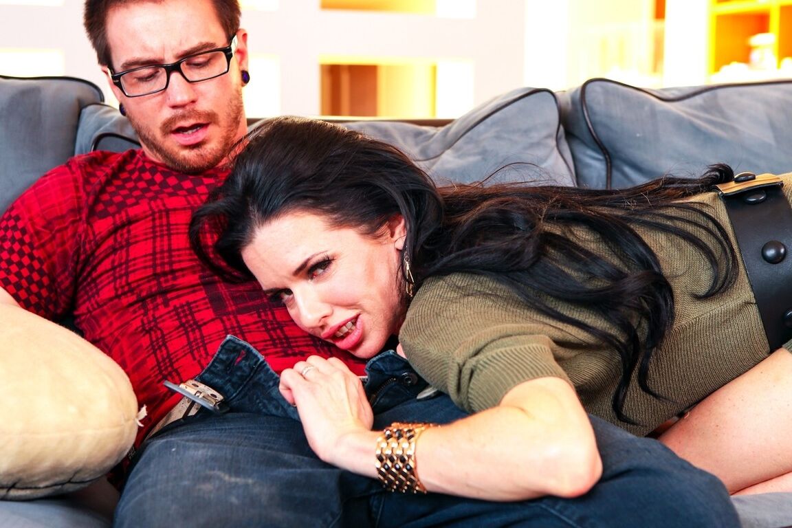 15P Brunette cougar Veronica Avluv sucks the cum from a cock after seducing a guy