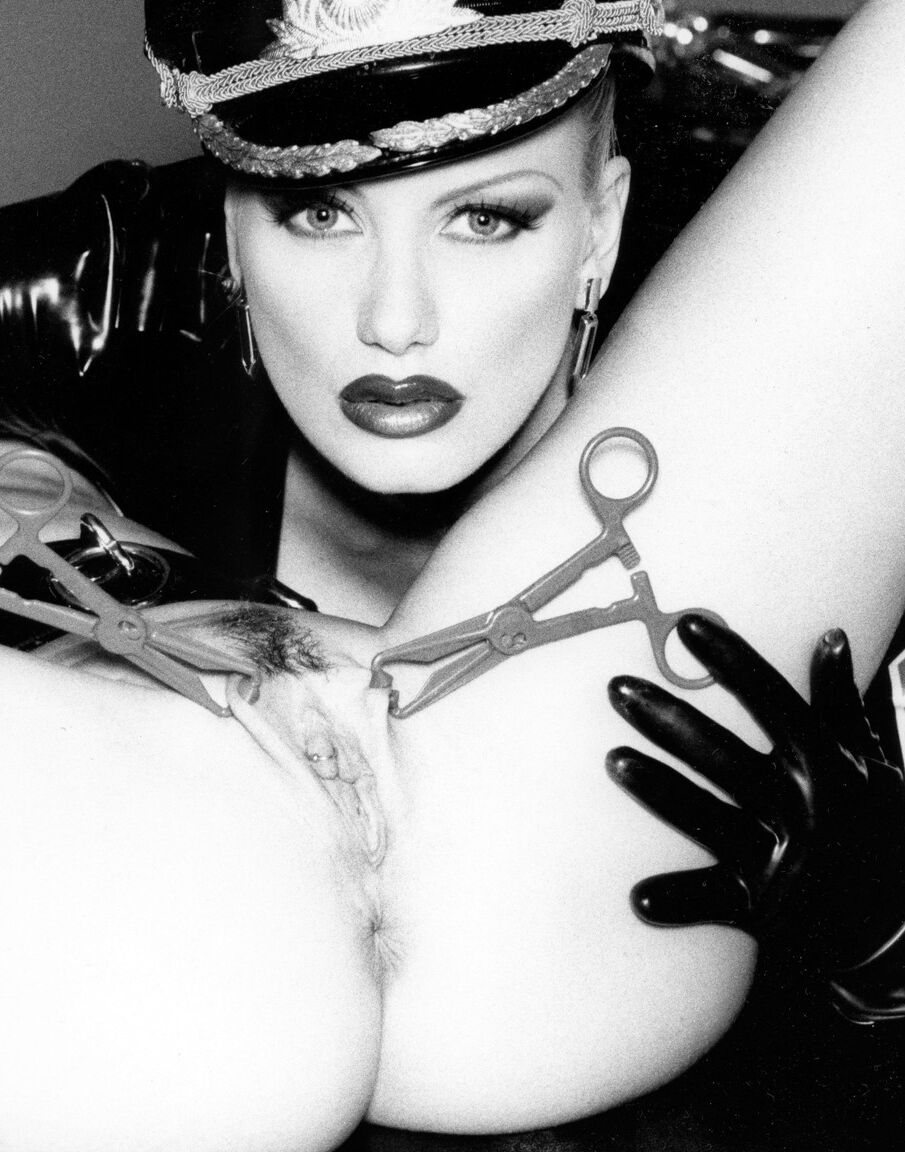 21P Fantástica policial Brittany Andrews tira a lésbica Chloe Nicholle