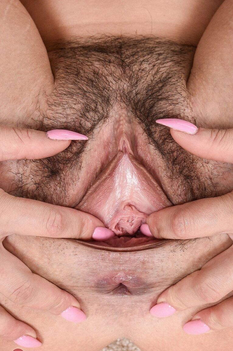 21P American MILF Helena Price shows her trimmed beaver & bald asshole up close