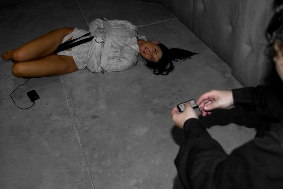 21P MILF India Summer flashes her twat & ass while getting out of straitjacket