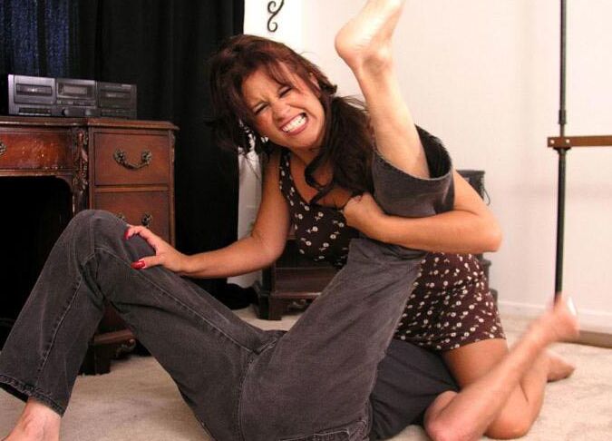 15P Wrestling Fetish Madura morena gana