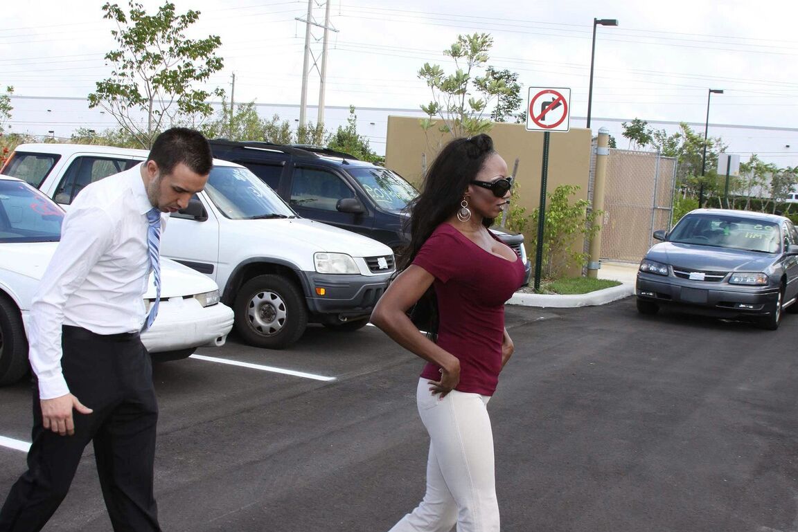 21P Fabuloso ébano MILF com peitos grandes Diamond Jackson é fodido e gozei