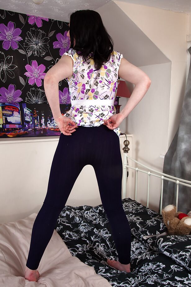 16P Hairy mature vixen Emily Marshall proves herself to be resilient whore