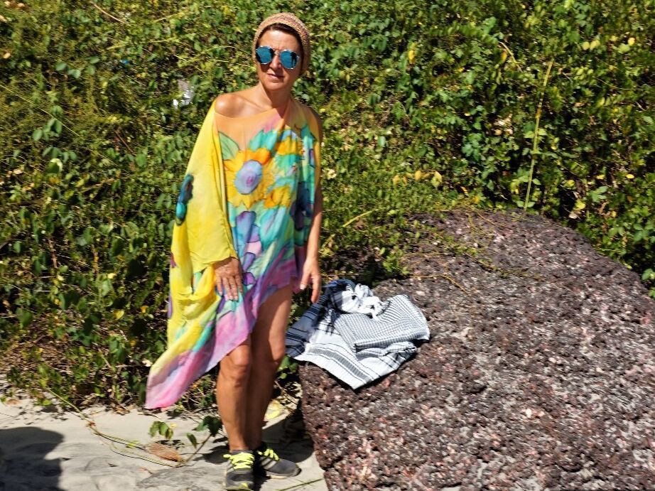14P Older amateur Diana Ananta gets naked on a beach in shades and running shoes