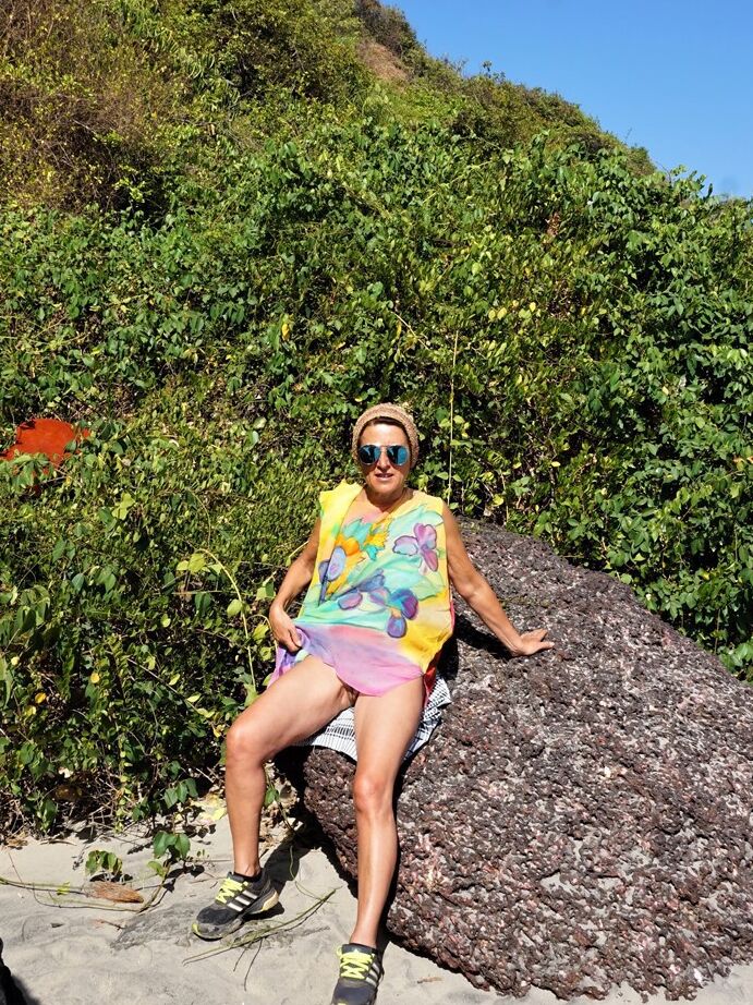 14P Older amateur Diana Ananta gets naked on a beach in shades and running shoes