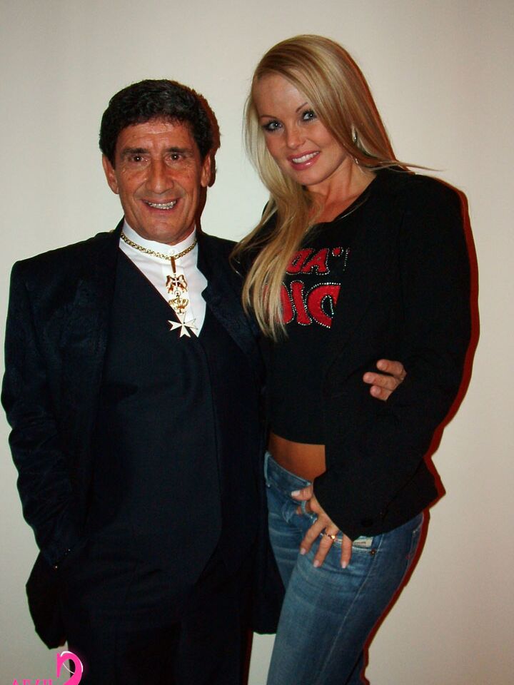 15P La célèbre star du porno Silvia Saint salue ses fans adorateurs lors d'une convention XXX
