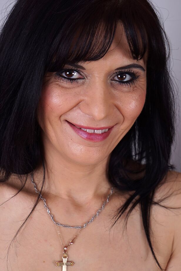 16P Older Latina lady Gracia Saluda doffs a miniskirt on way to posing in the nude