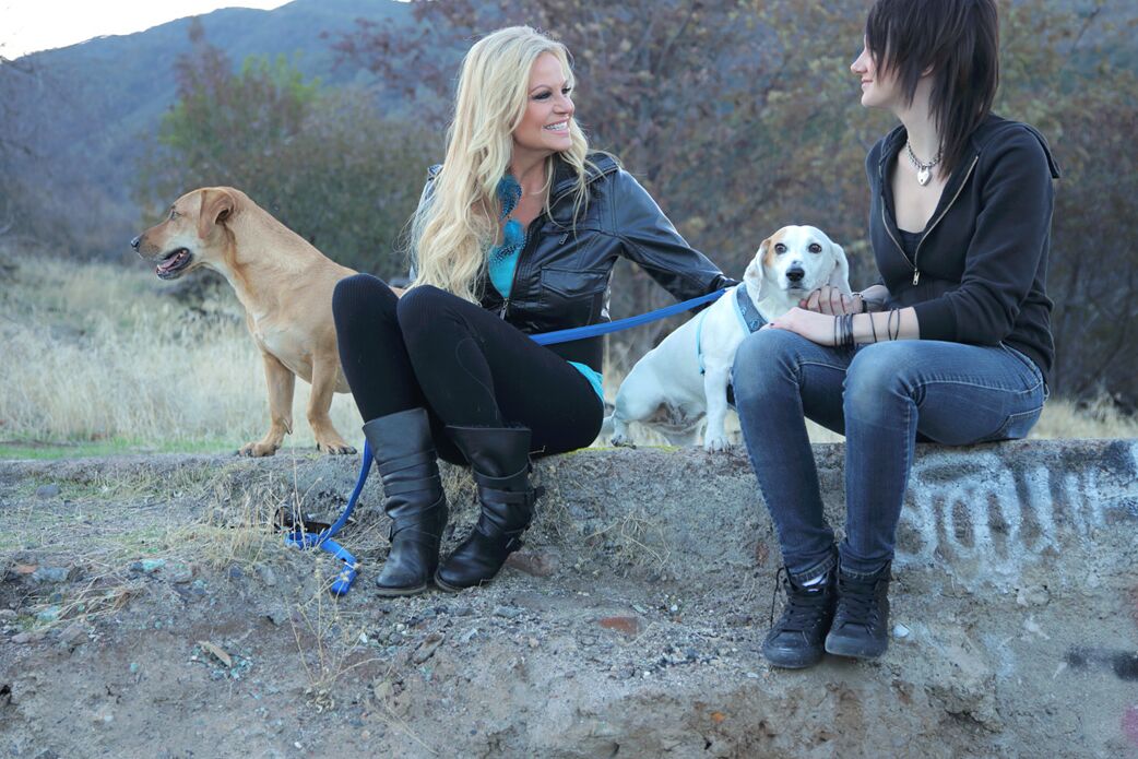 16P Nikki Hearts junta-se a Kelly Madison