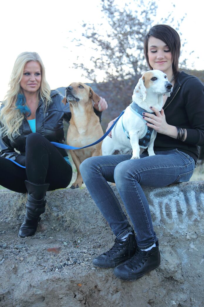 16P Nikki Hearts junta-se a Kelly Madison
