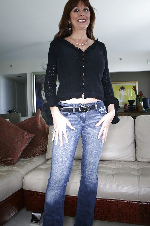 16P Well-toned mature vixen with big jugs Desi Foxx stripping off her clothes
