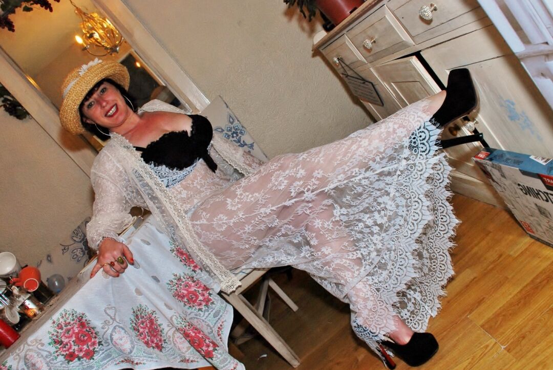 16P Older British lady Juicey Janey pulls out her big natural tits in a straw hat