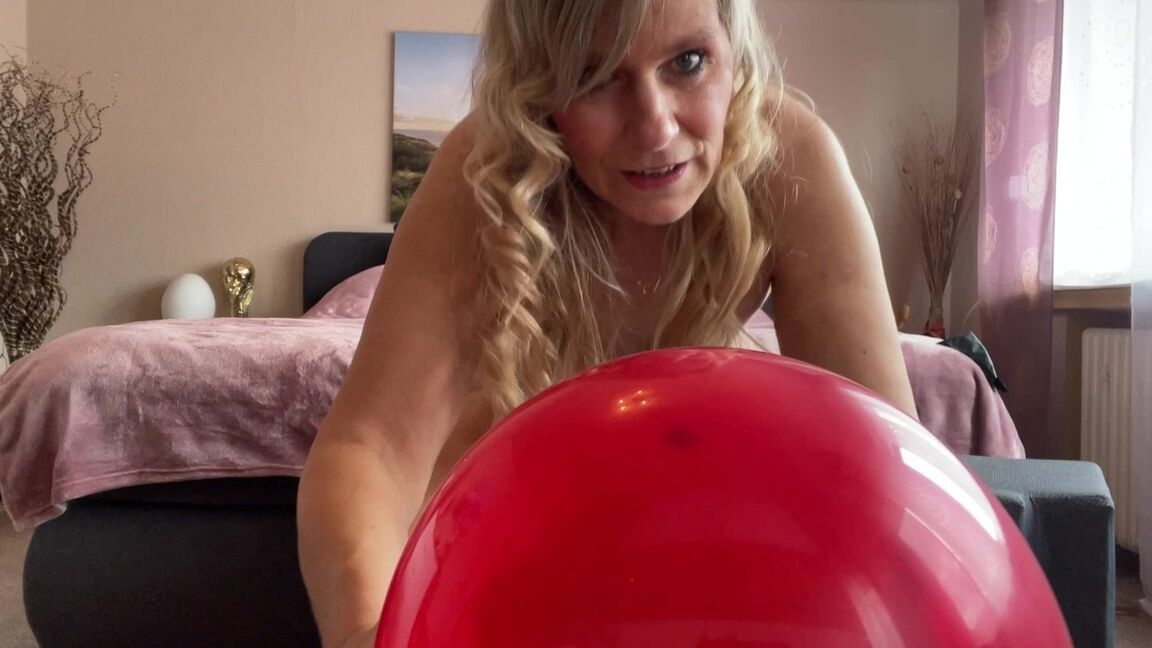 16P Middle-aged blonde Sweet Susi plays with balloons while getting naked on a bed