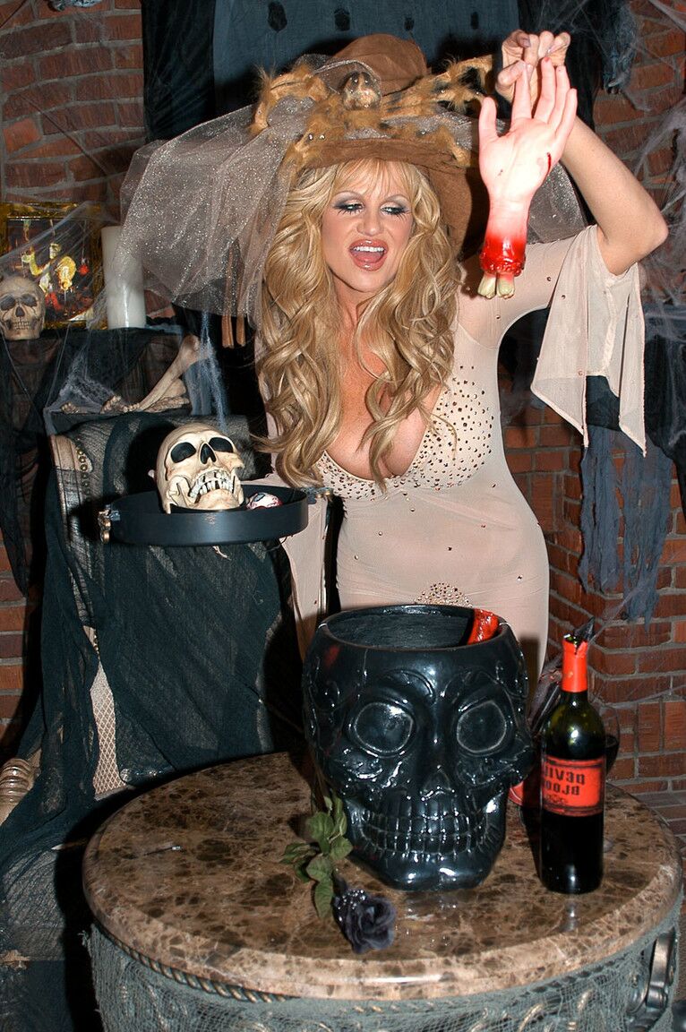 17P Leggy blonde frees her big tits and bald twat from Halloween outfit