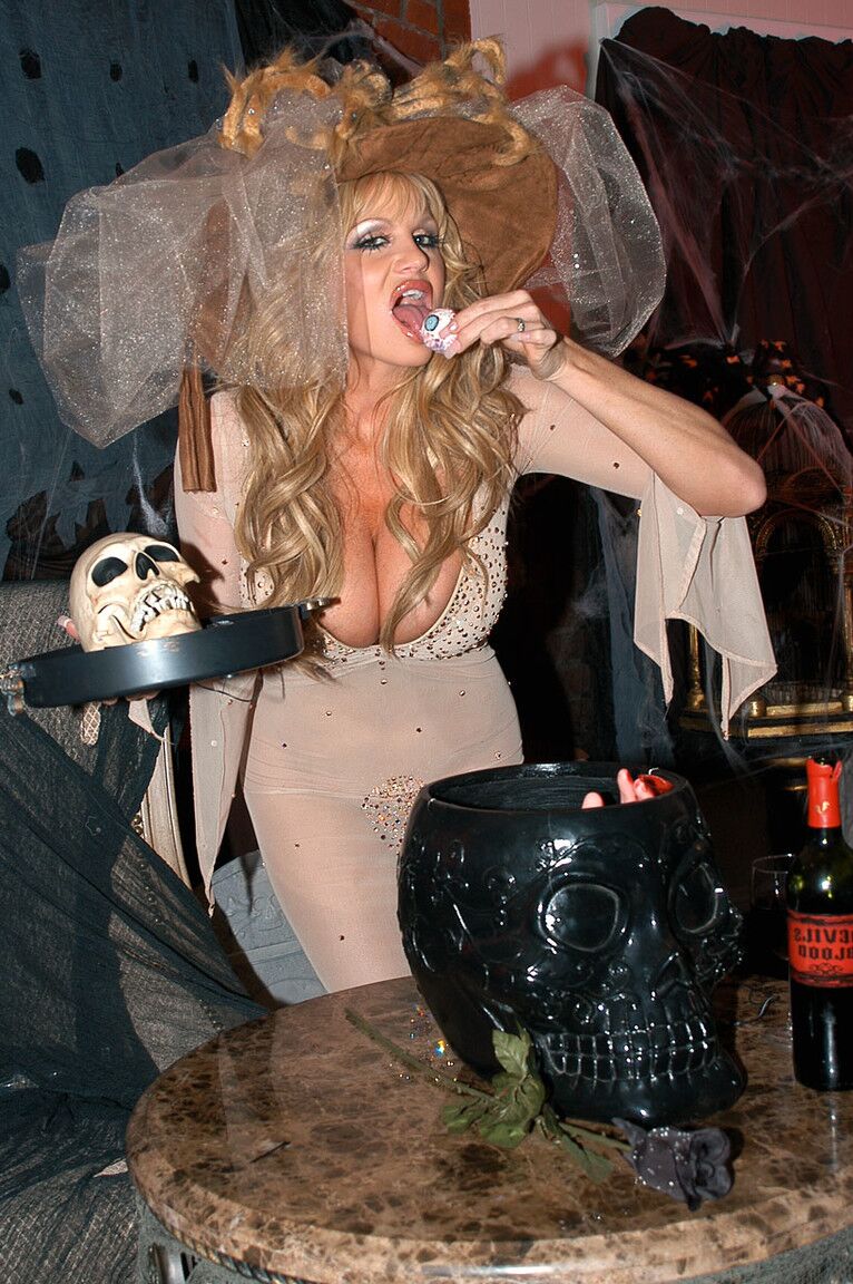 17P Leggy blonde frees her big tits and bald twat from Halloween outfit