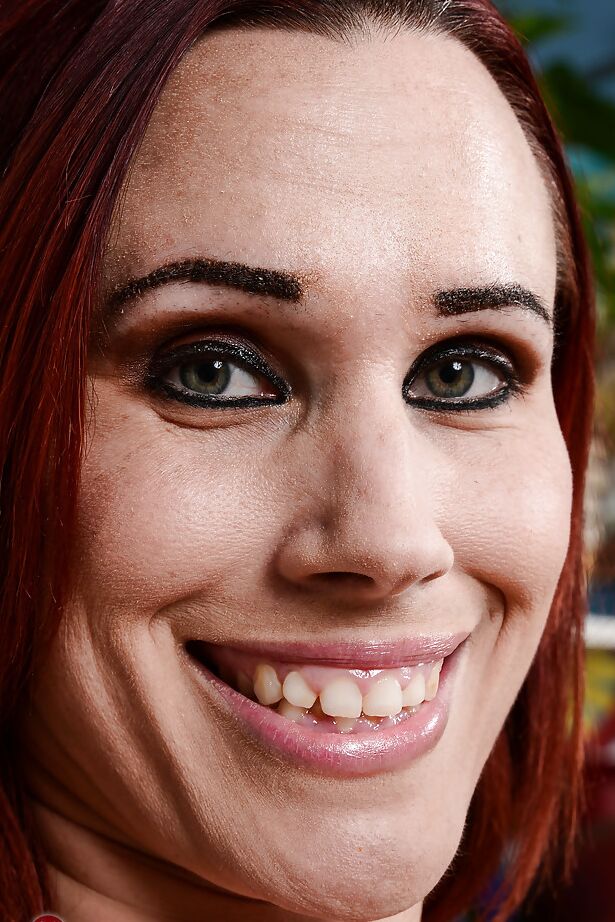 16P Mulher madura gordinha Crystal Rayne mostrando vagina raspada de perto