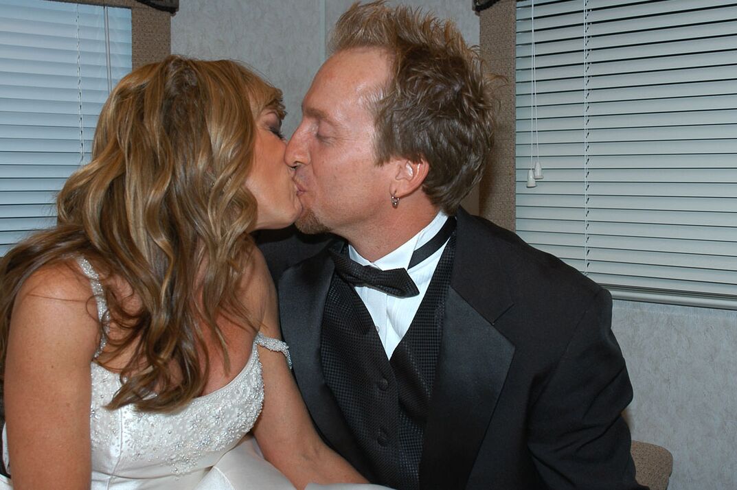 16P A nova noiva Shayla Laveaux consuma seu casamento assim que chega em casa