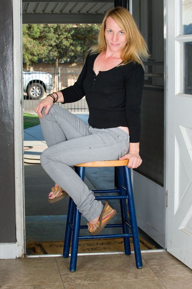 16P Mature woman Cody Hunter goes barefoot while undressing in doorway