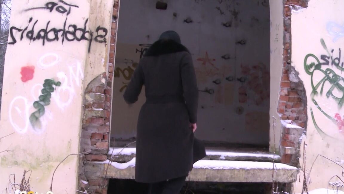 15P Suburb pissing in the snow for raven haired Dasha