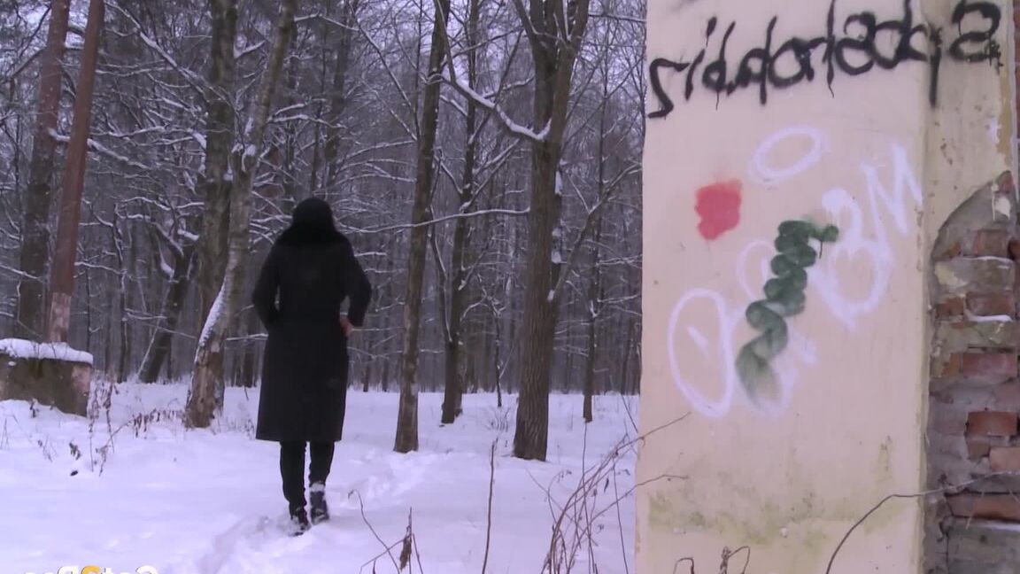 15P Suburb pissing in the snow for raven haired Dasha