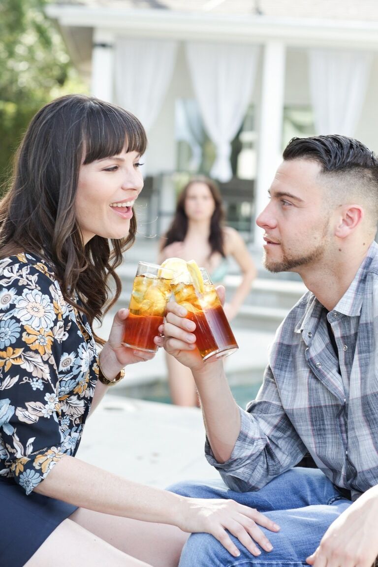 15P A mãe gostosa Dana Dearmond é pega seduzindo o namorado da filha
